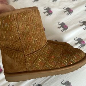 NWOT UGG Size 6 kids embroidered logo brown boots